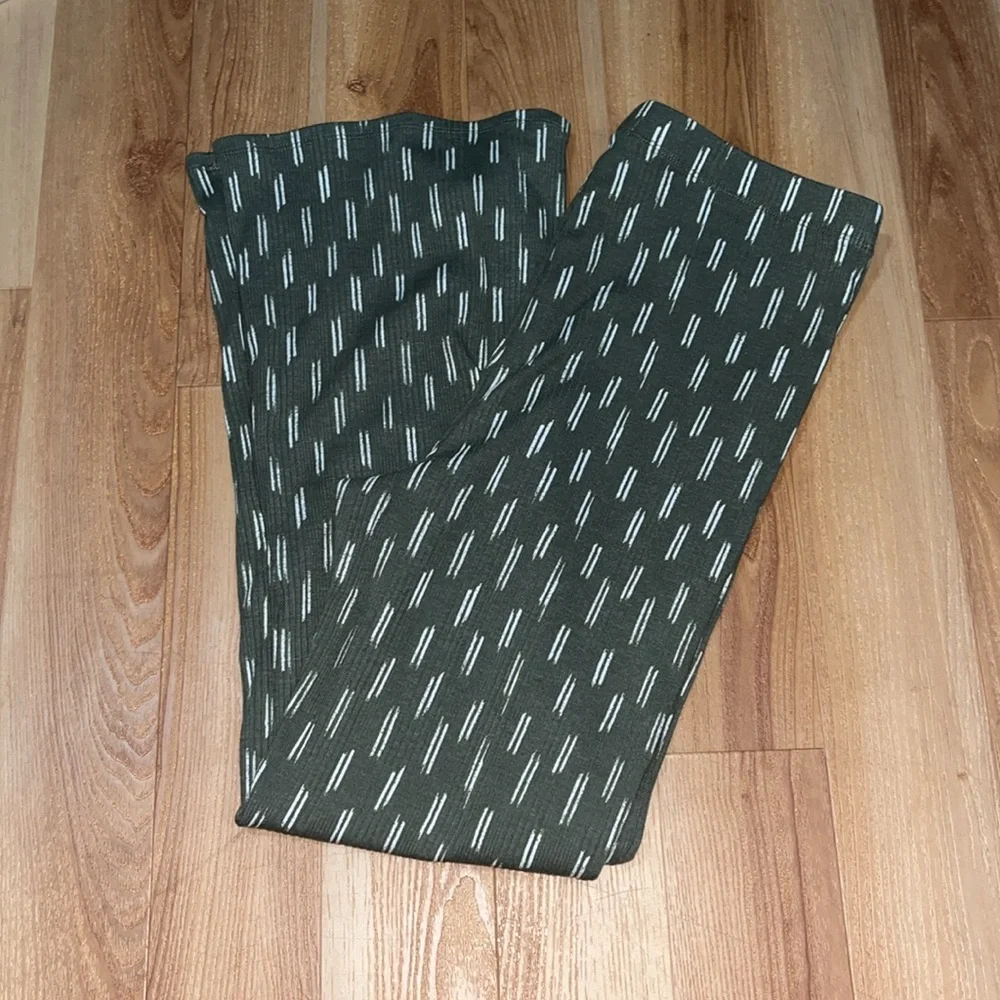 Green and White Patterned Pants - Picture 3 of 6